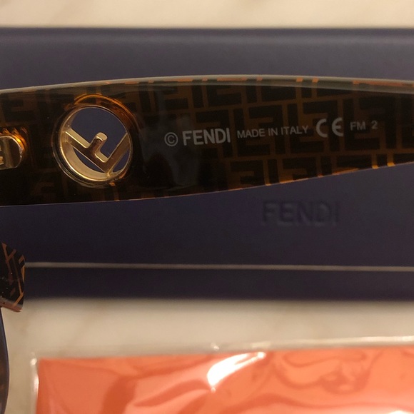 🔥NEW SHOW STOPPER FENDI SUNGLASSES 🔥 - Picture 12 of 16
